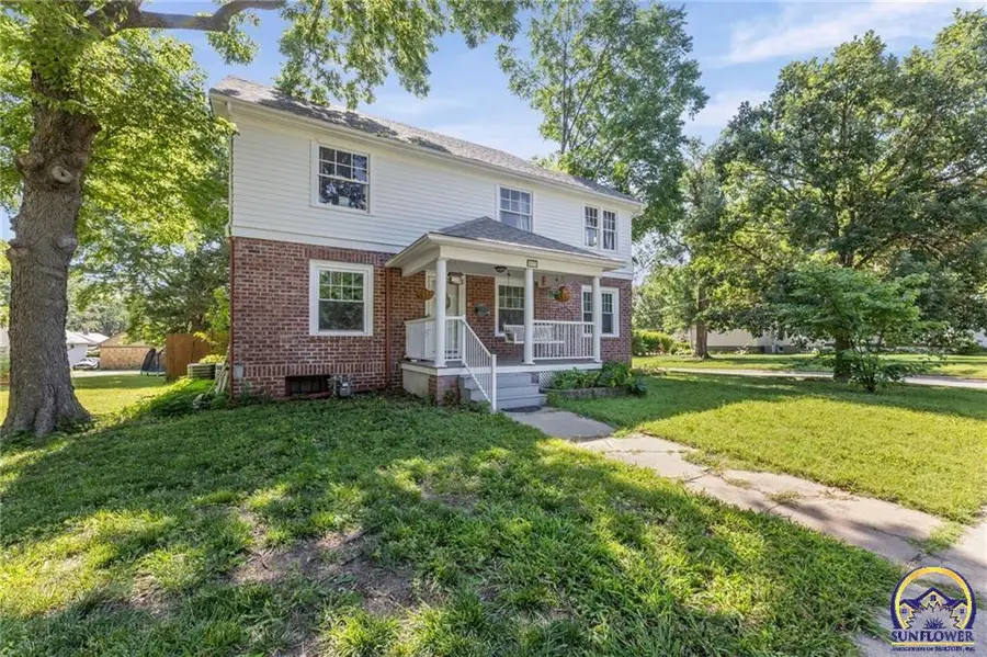 633 S Cedar St, Ottawa, KS 66067-2923 - #3