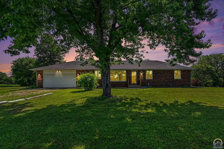 4114 Kingman Dr, Grantville, KS 66429 - #2