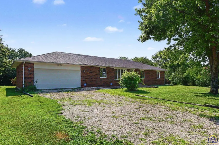 4114 Kingman Dr, Grantville, KS 66429 - #3
