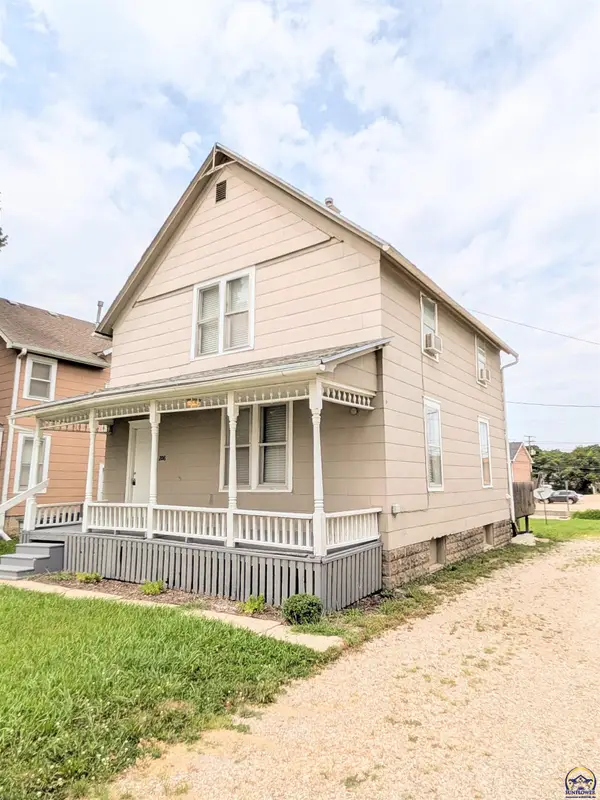 206 W 13th Ave, Emporia, KS 66801