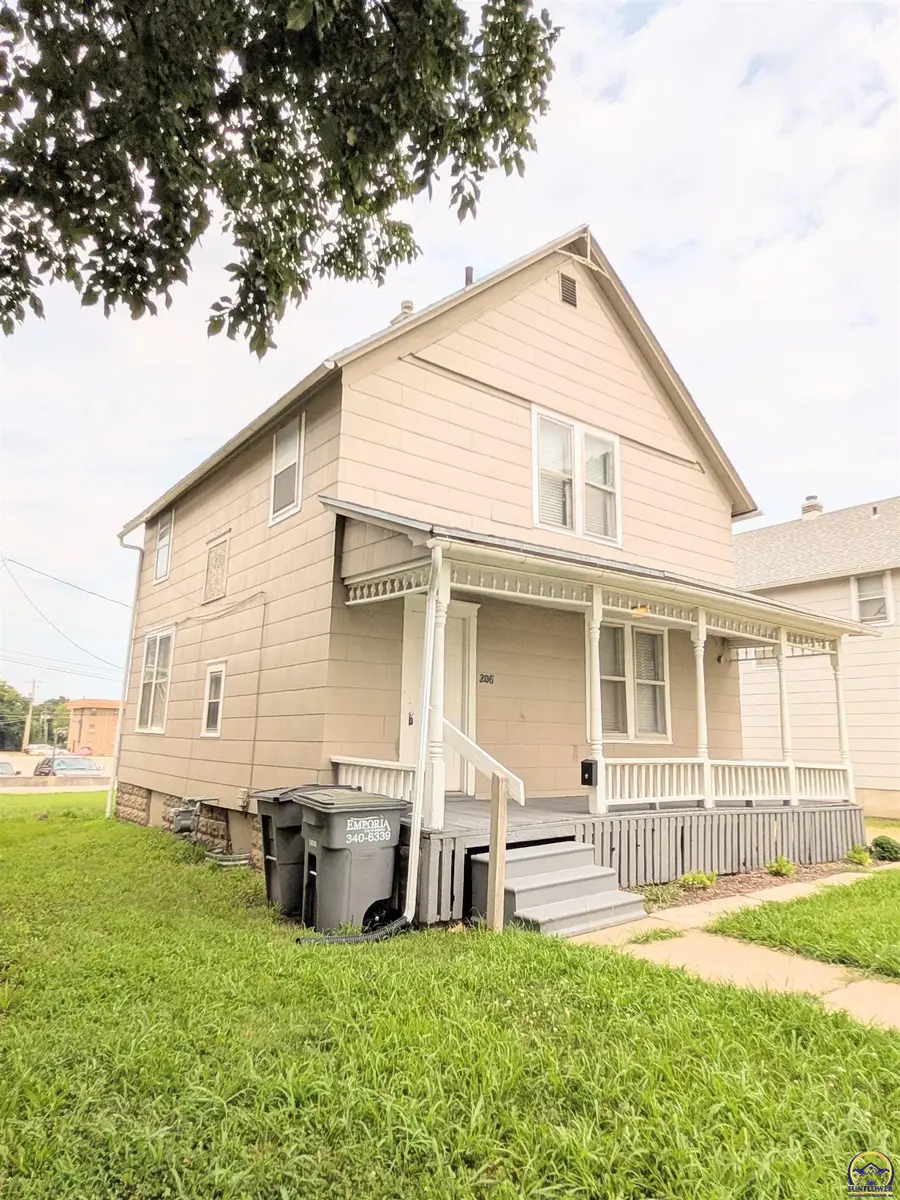 206 W 13th Ave, Emporia, KS 66801 - #2