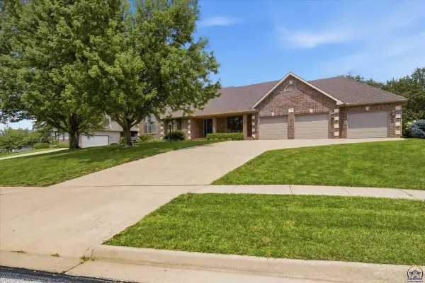 3224 NW 34th St, Topeka, KS 66618
