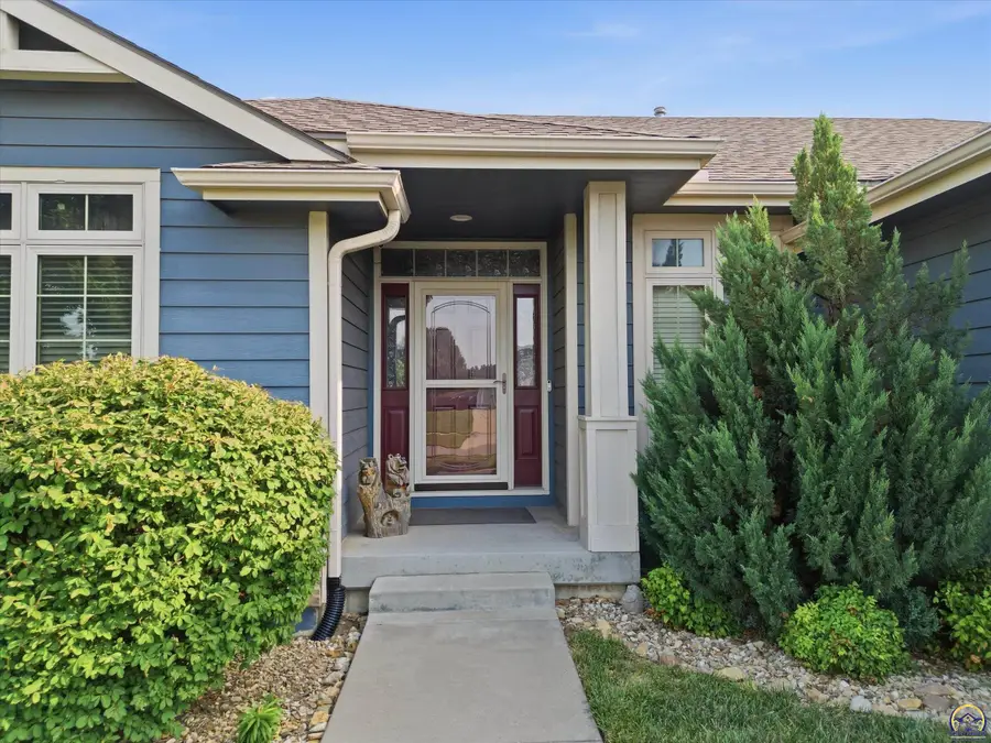 1842 NW 49th St, Topeka, KS 66618 - #3