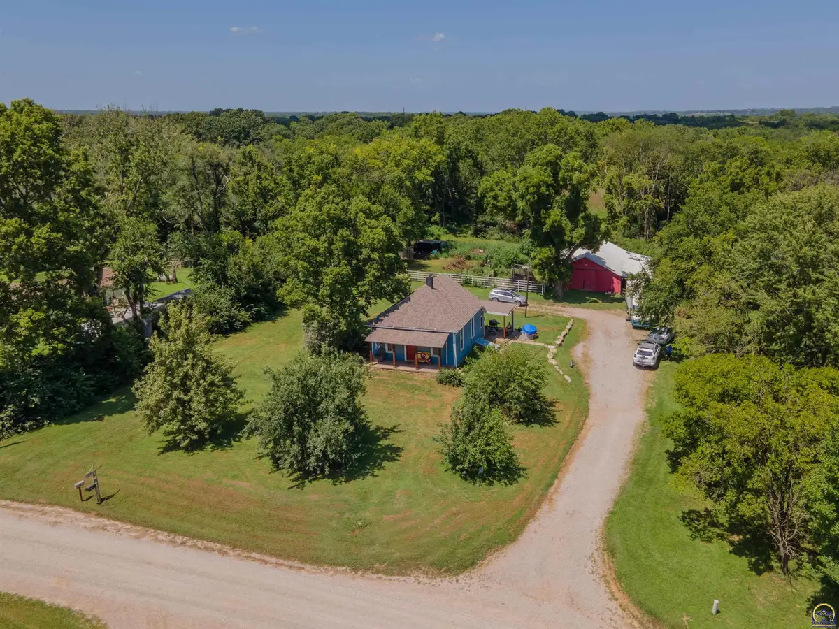 3260 NE 31st St, Grantville, KS 66429 - #1