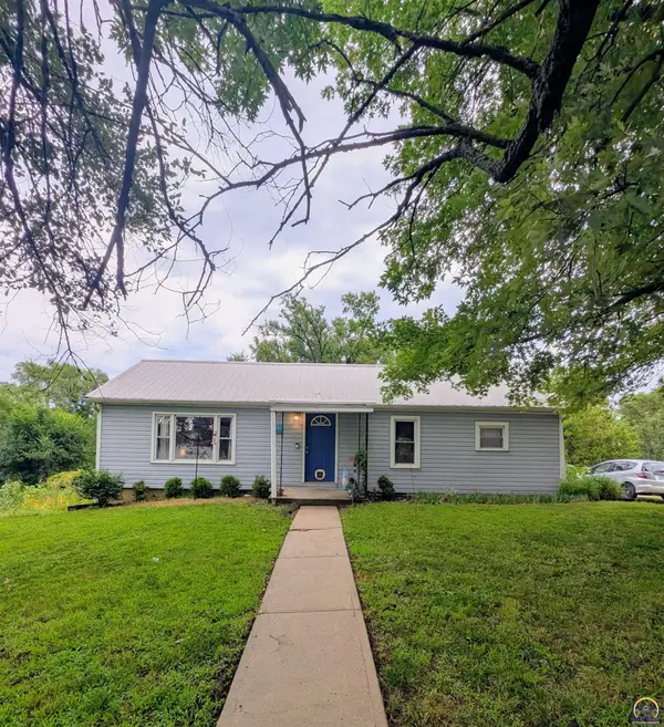 209 Delaware St, Oskaloosa, KS 66066