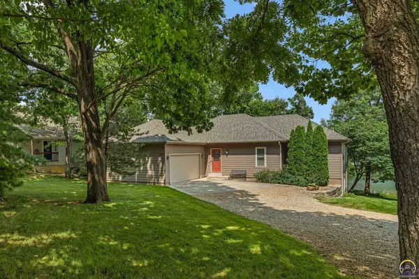 5380 Choctaw Ln, McLouth, KS 66054
