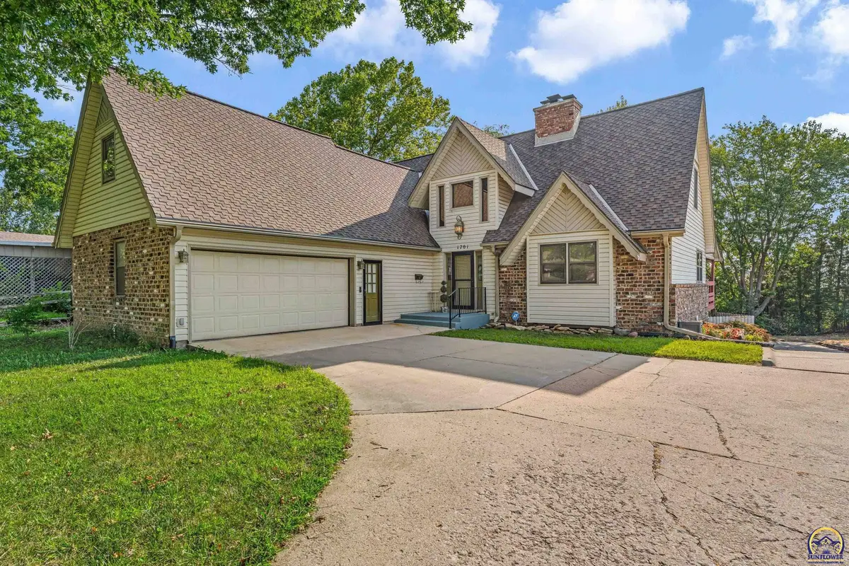 1701 SW Arrowhead Rd, Topeka, KS 66604 - #1