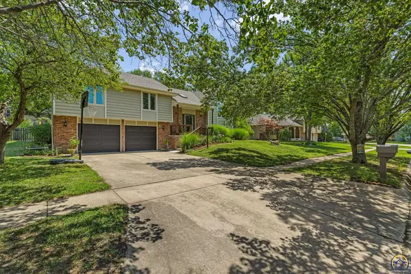 6312 SW 23rd St, Topeka, KS 66614