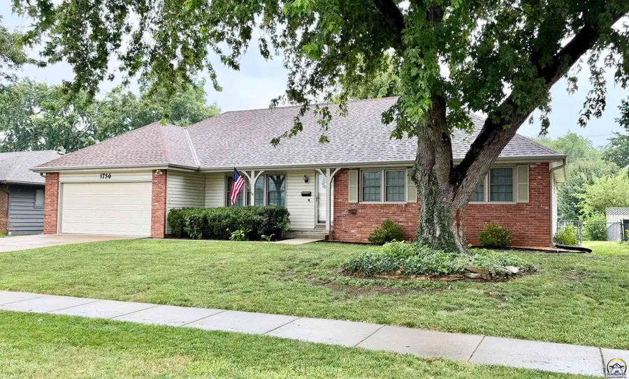 1736 SW Arrowhead Rd, Topeka, KS 66604 - #2