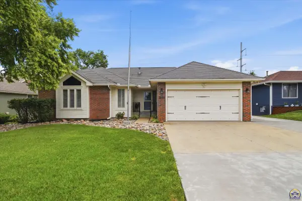 3624 SW 41st St, Topeka, KS 66610