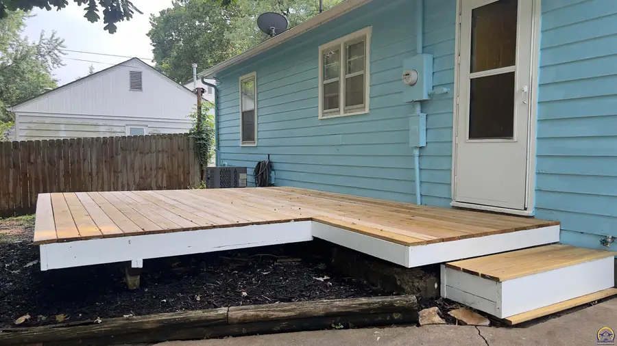 912 SW Frazier Ave, Topeka, KS 66606 - #2