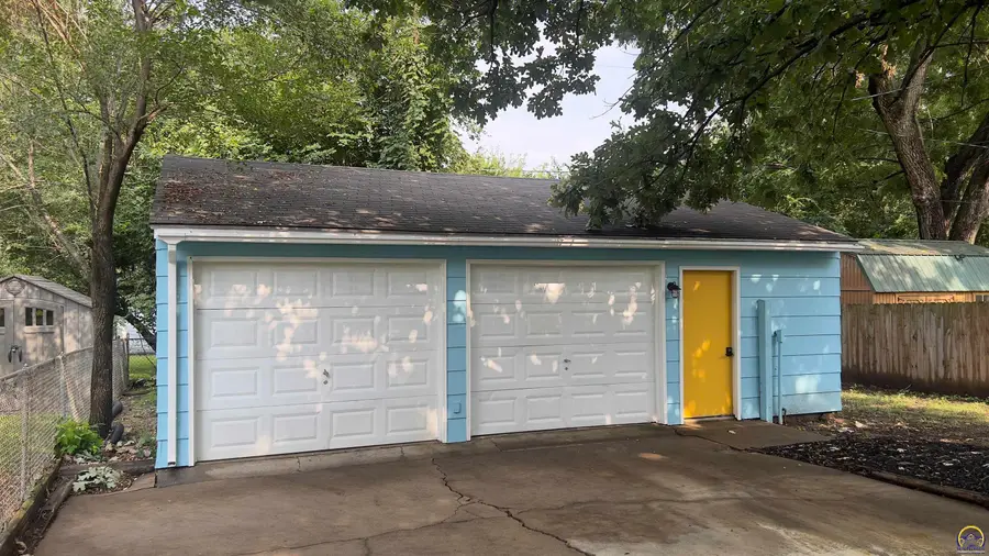 912 SW Frazier Ave, Topeka, KS 66606 - #3