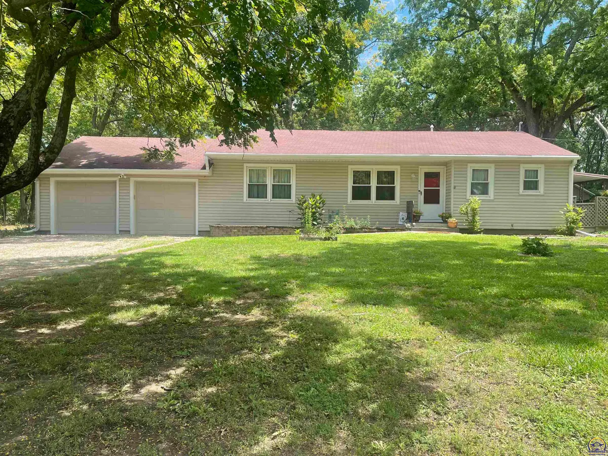 3204 NW Rochester Rd, Topeka, KS 66617 - #1
