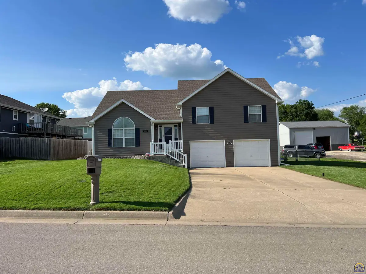 726 NE Monhollon Dr, Topeka, KS 66617 - #1