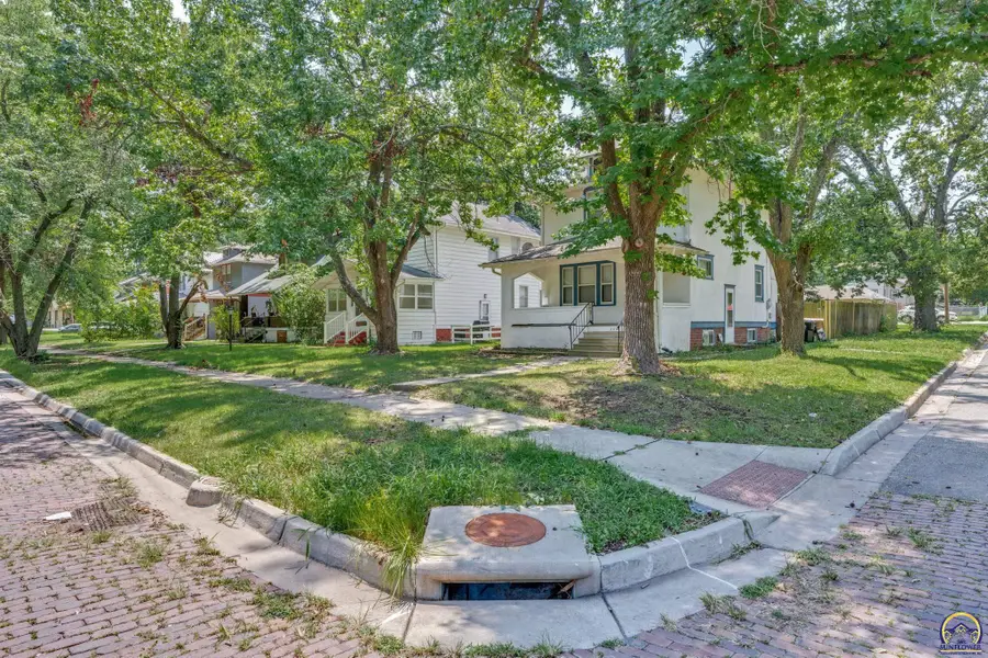2001 SW Buchanan St, Topeka, KS 66604 - #2