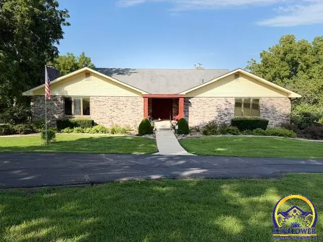 6257 West Lake Rd, Ozawkie, KS 66070 - #2