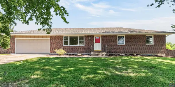 3411 SE Shawano Dr, Berryton, KS 66409
