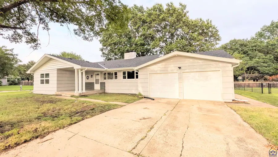 1128 Thompson St, Emporia, KS 66801 - #2