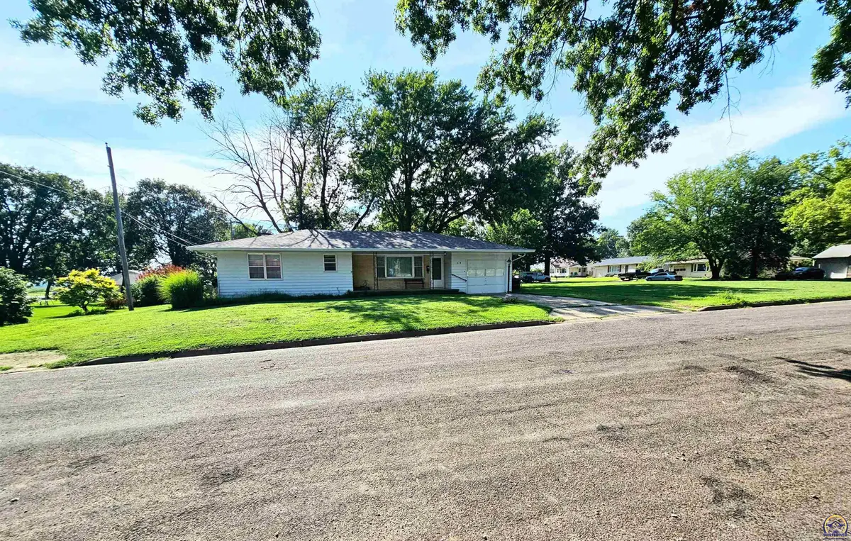 519 N 15th St, Sabetha, KS 66534 - #1