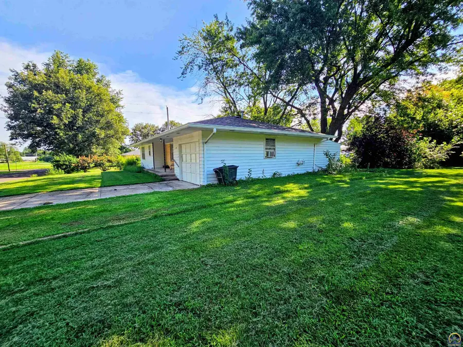519 N 15th St, Sabetha, KS 66534 - #3