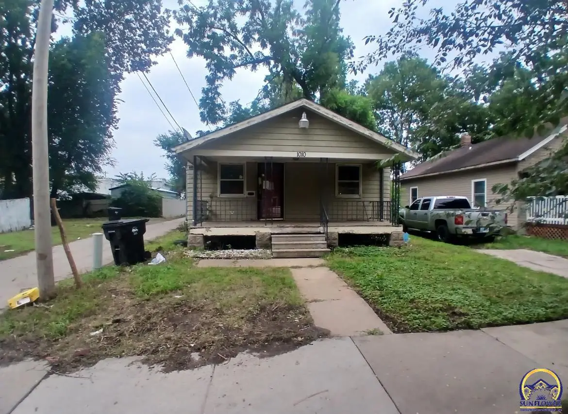 1010 SE Locust St, Topeka, KS 66607 - #1