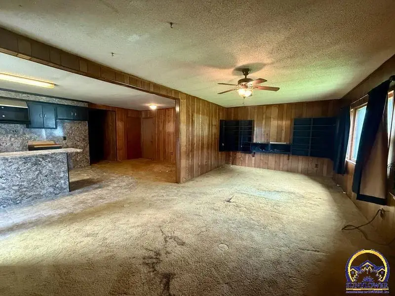 710 N 8th St, Hiawatha, KS 66434 - #2