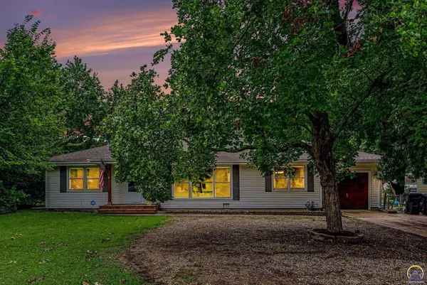 4305 SW 17th St, Topeka, KS 66604
