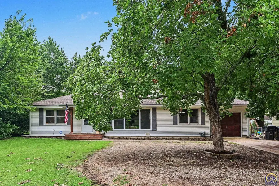 4305 SW 17th St, Topeka, KS 66604 - #2