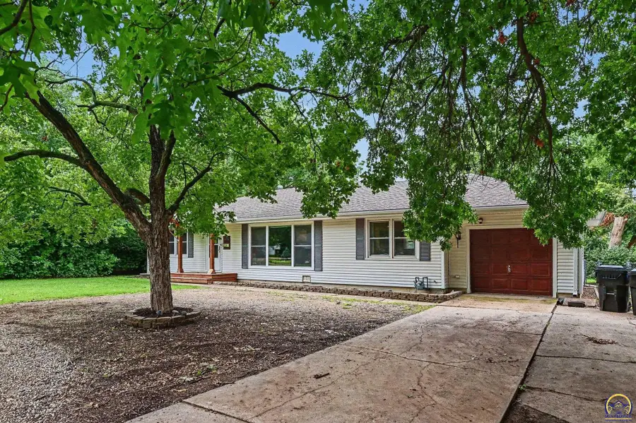 4305 SW 17th St, Topeka, KS 66604 - #3