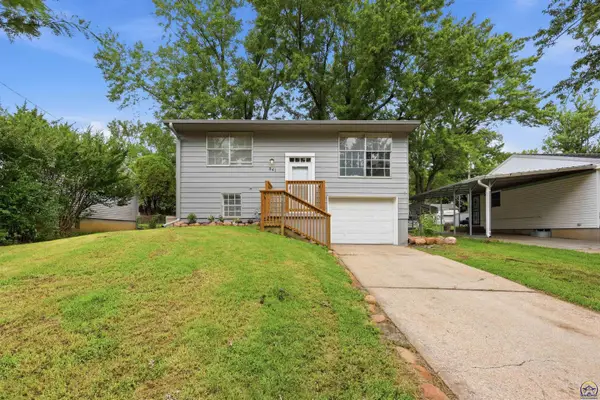 841 SE Brookside Dr, Topeka, KS 66607