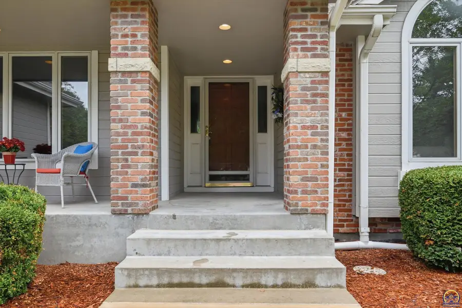 3240 SW Mowbray Rd, Topeka, KS 66614 - #2