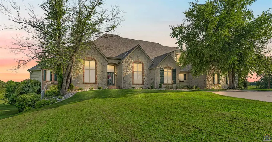 8001 SW Huntoon St, Topeka, KS 66615 - #2