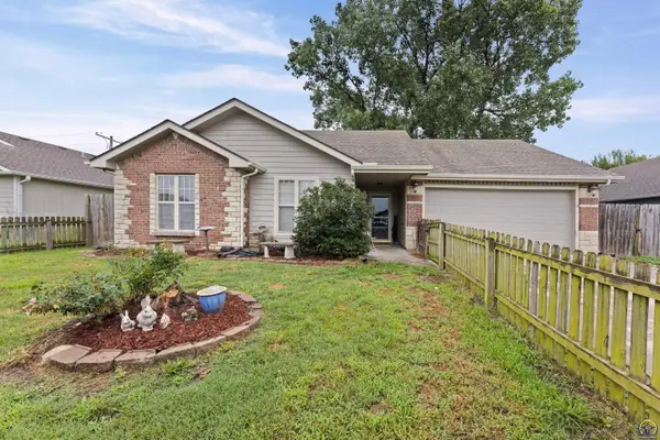 7102 SW Greenview Dr, Topeka, KS 66619