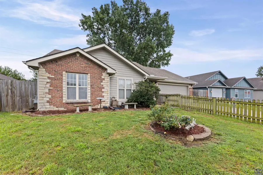7102 SW Greenview Dr, Topeka, KS 66619 - #2