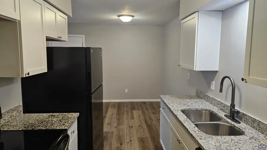 3400 SW Burnett Rd, Topeka, KS 66614 - #2