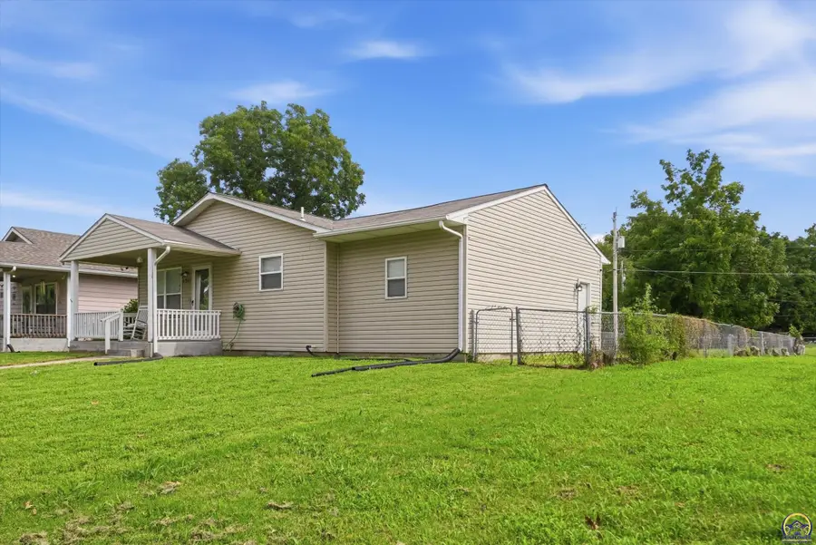 1311 SE 10th Ave, Topeka, KS 66607 - #2