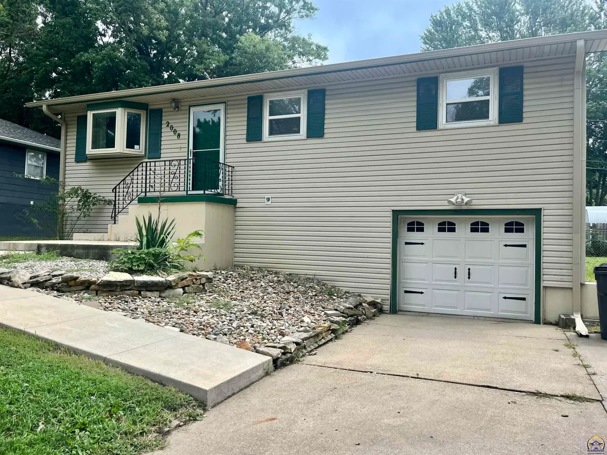 2008 Maplecrest Dr, Emporia, KS 66801 - #1