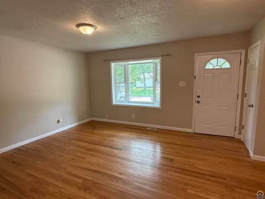 3504 SE 9th St, Topeka, KS 66607 - #2