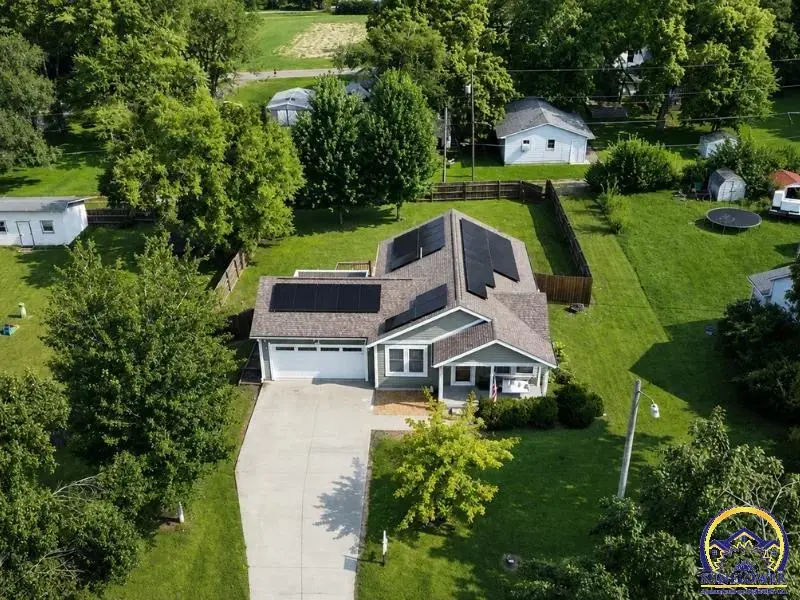 810 Kansas Ave, Hiawatha, KS 66434 - #3