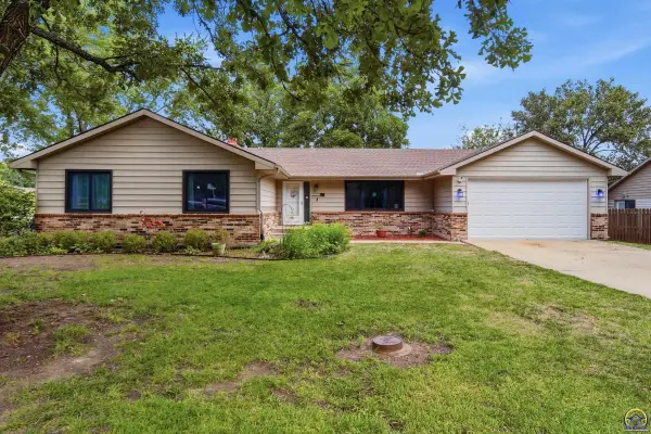 3806 SE Fair Meadows Pl, Topeka, KS 66605