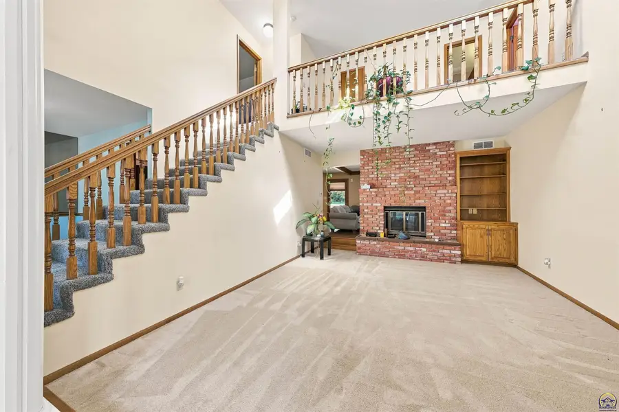 7204 SW 33rd St, Topeka, KS 66614 - #2