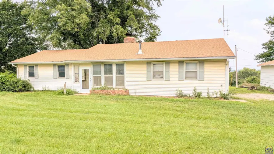 22555 Sunset Dr, Vassar, KS 66543-9138 - #2