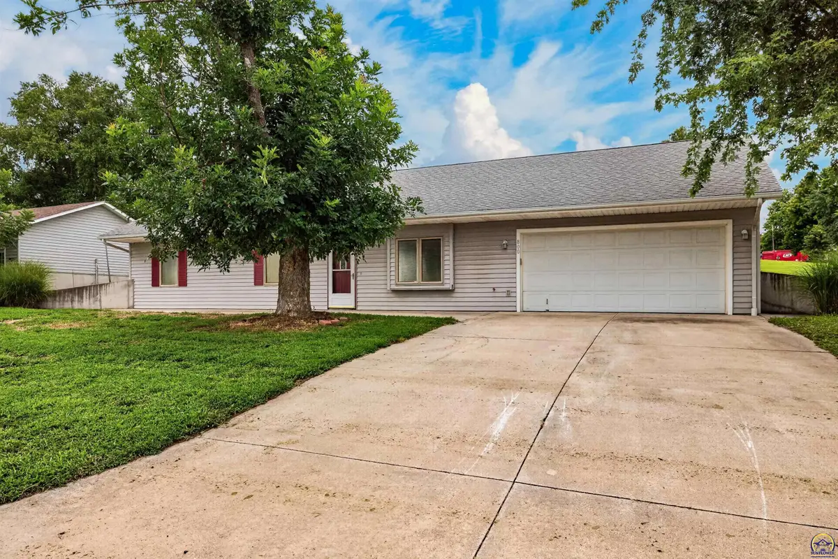 800 Banner Rd, Holton, KS 66436 - #1