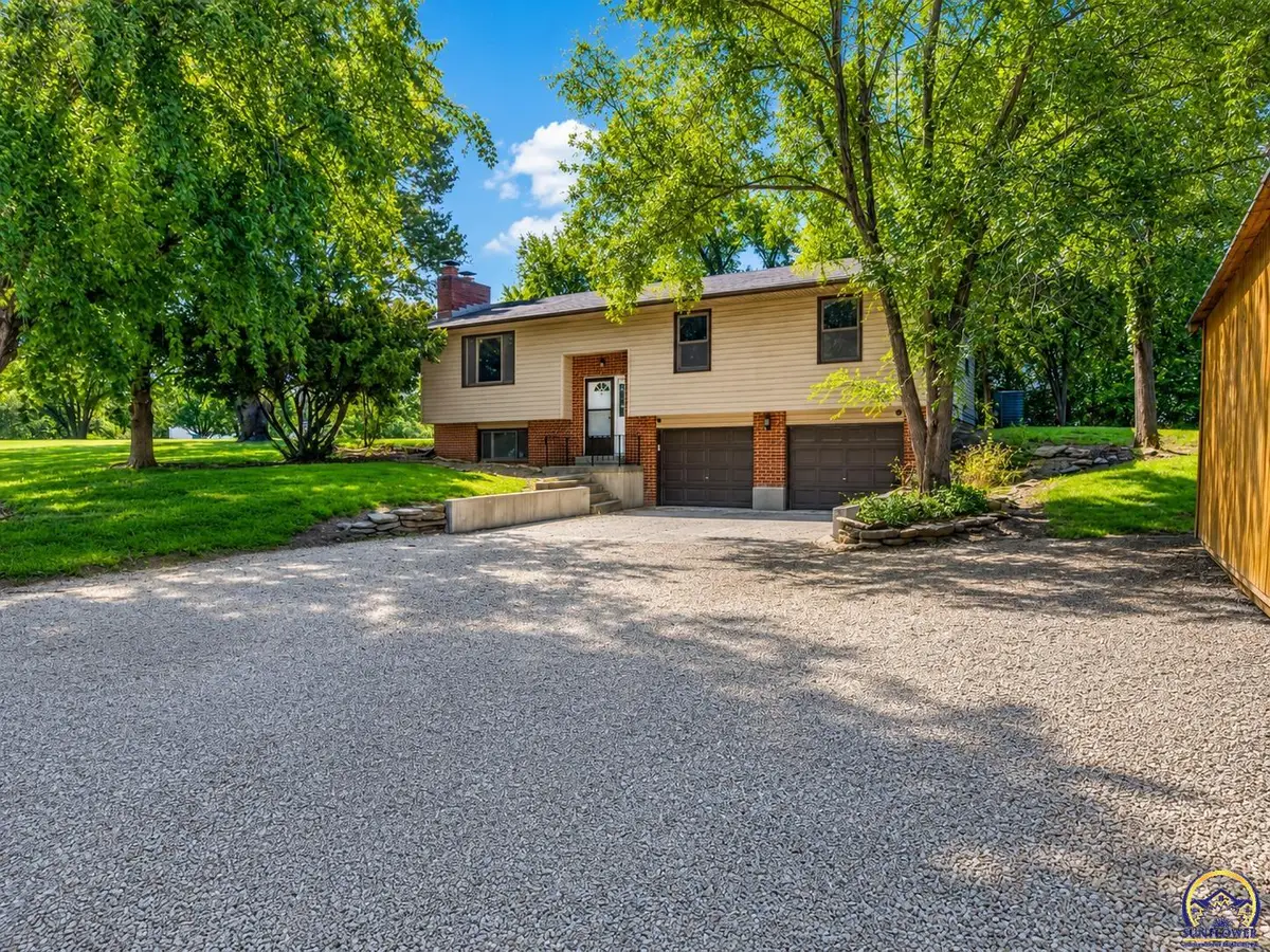 672 High View Rd, Meriden, KS 66512 - #1