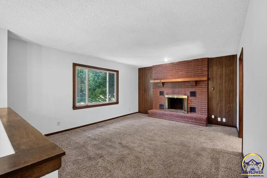 672 High View Rd, Meriden, KS 66512 - #3