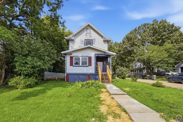 197 NW Hawthorne St, Topeka, KS 66606
