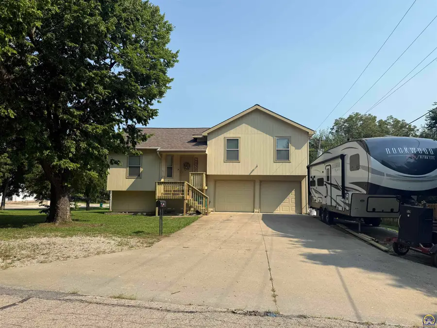 508 10th St, Valley Falls, KS 66088 - #2
