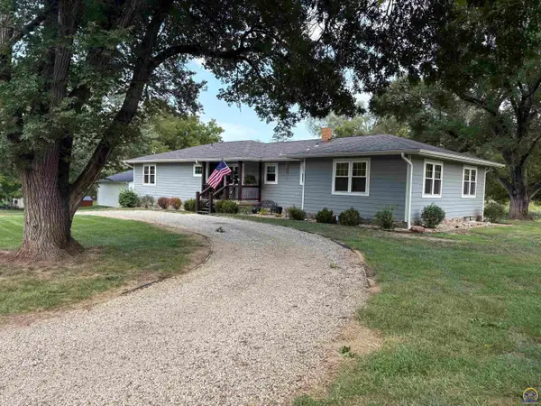 4532 NE Indian Creek Rd, Topeka, KS 66617