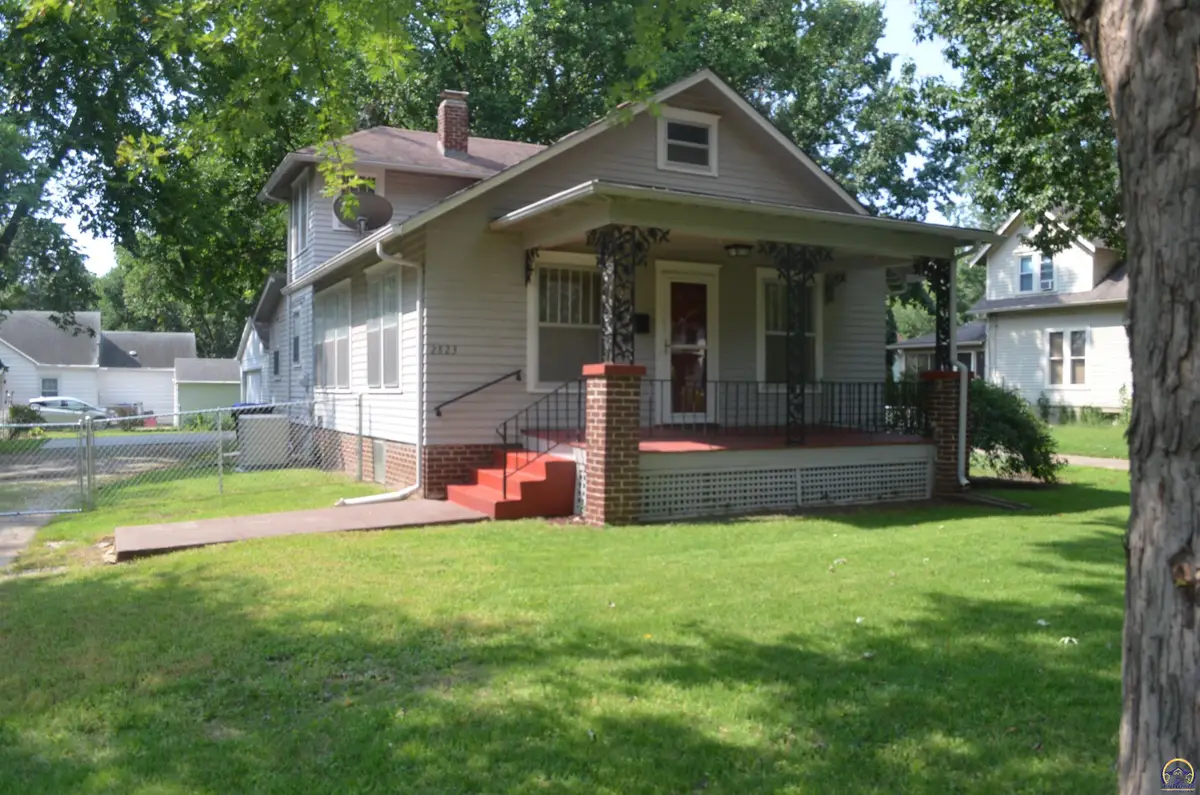 2823 SW 19th St, Topeka, KS 66604 - #1