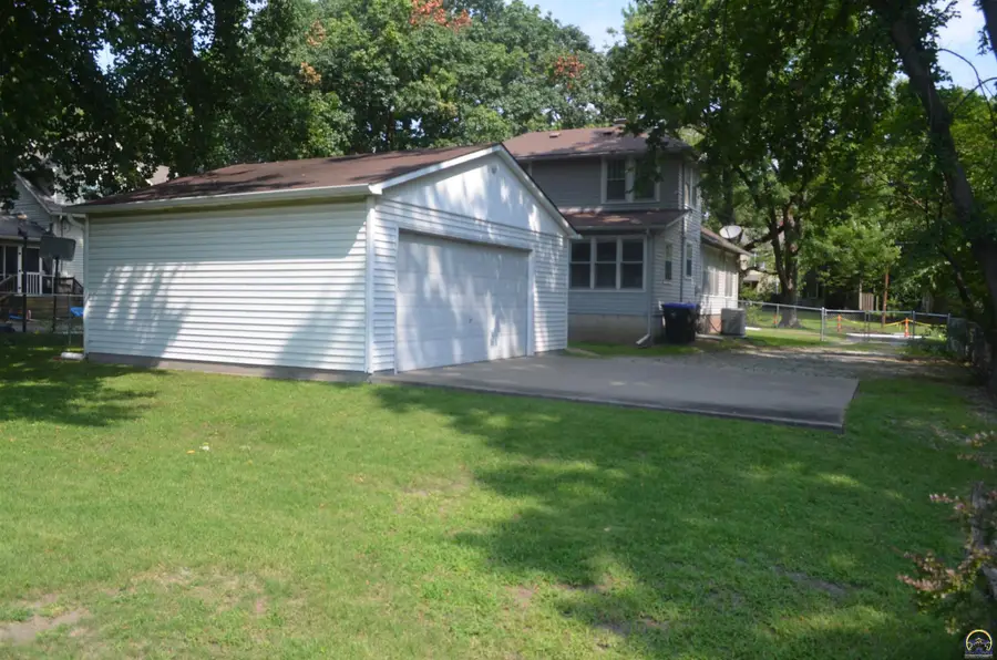 2823 SW 19th St, Topeka, KS 66604 - #3